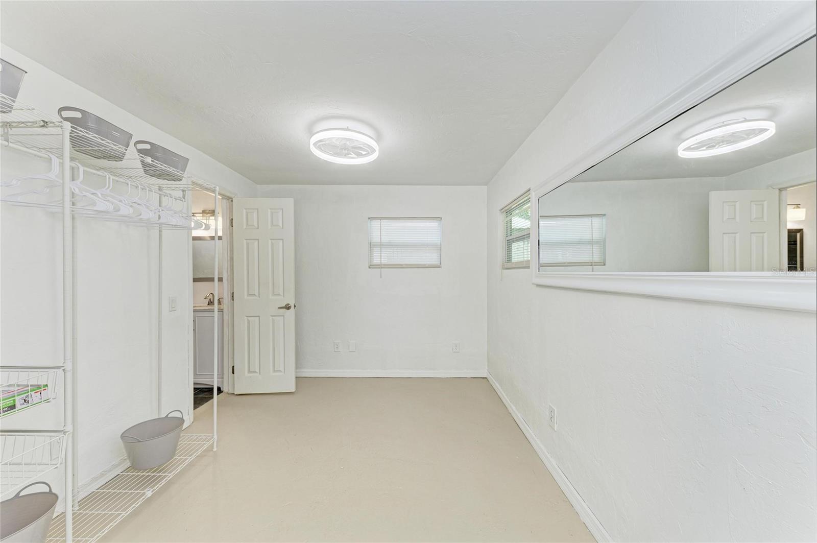 Image 11 of 19 For 2031 Oak Terrace