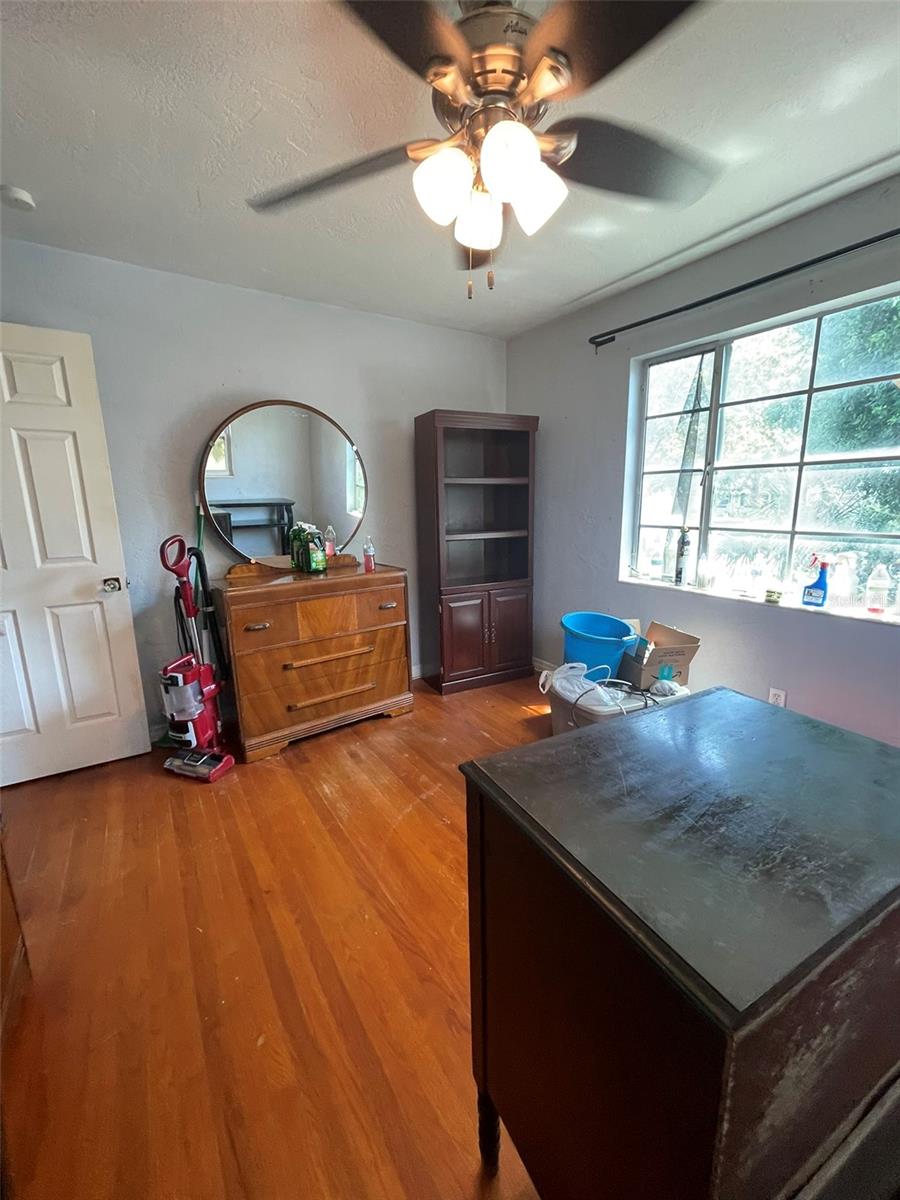 Image 21 of 33 For 1127 Tyrone Court N