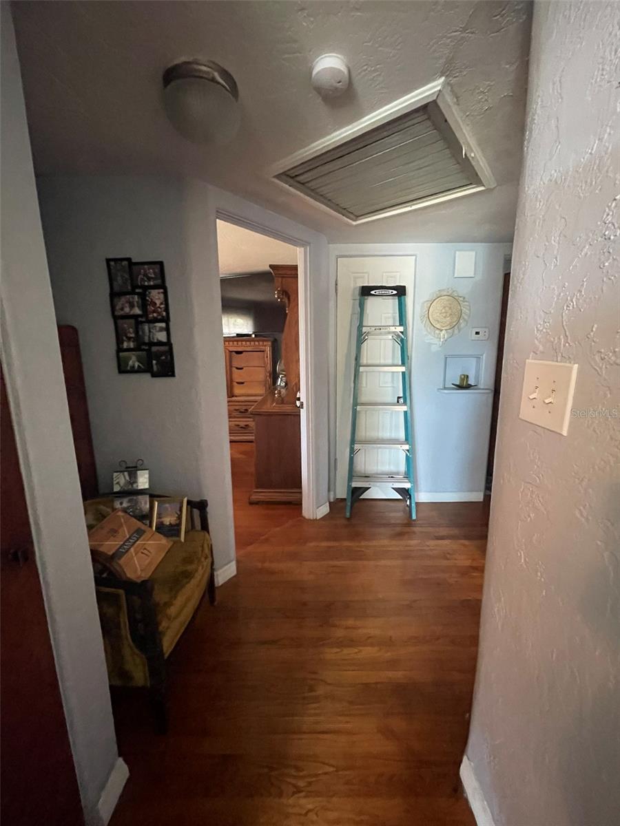 Image 22 of 33 For 1127 Tyrone Court N