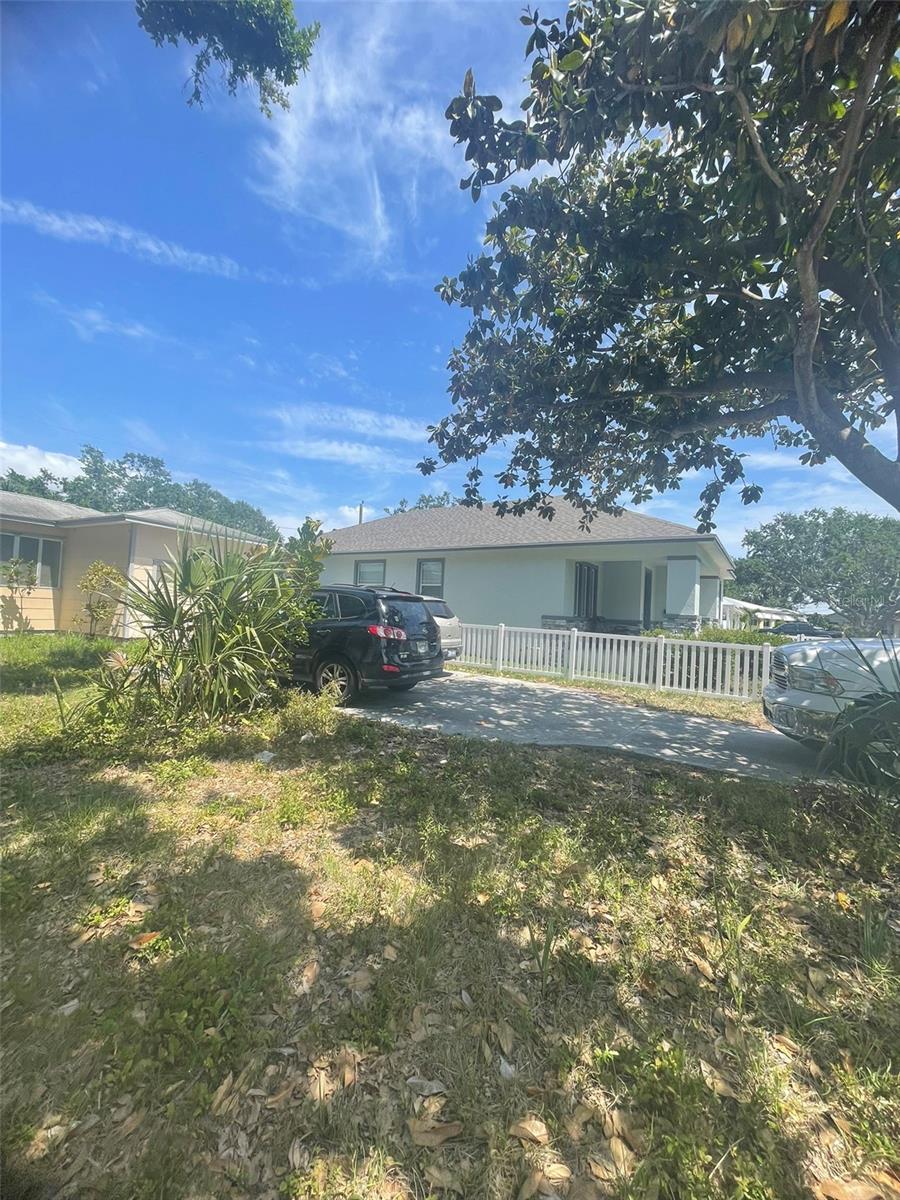 Image 5 of 33 For 1127 Tyrone Court N
