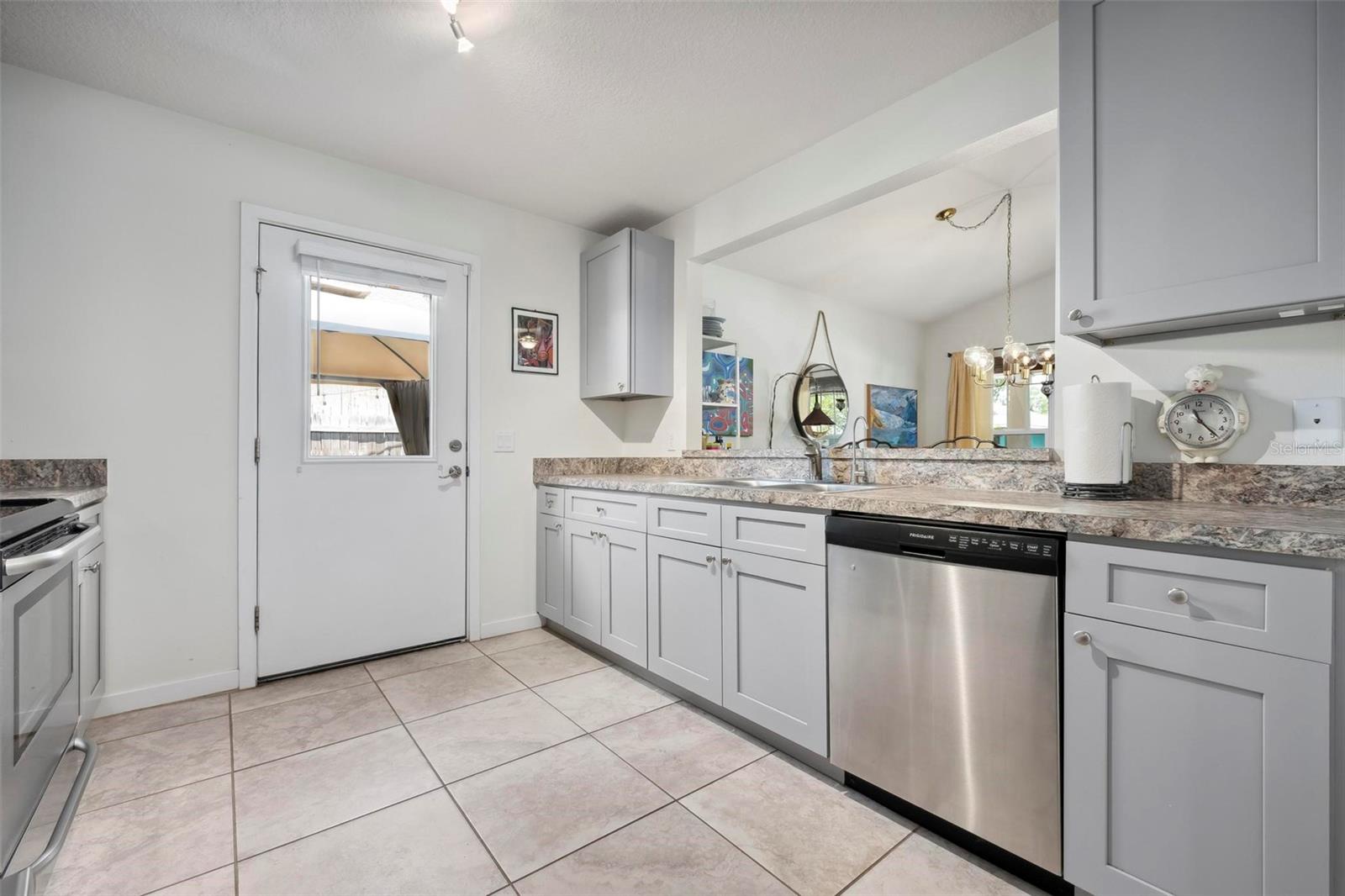 Image 14 of 31 For 1052 32nd Street