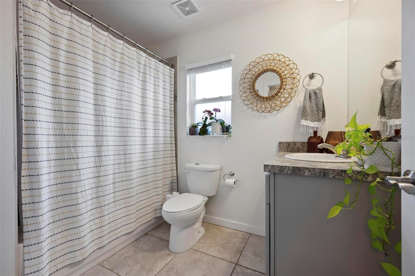 Image 22 of 31 For 1052 32nd Street