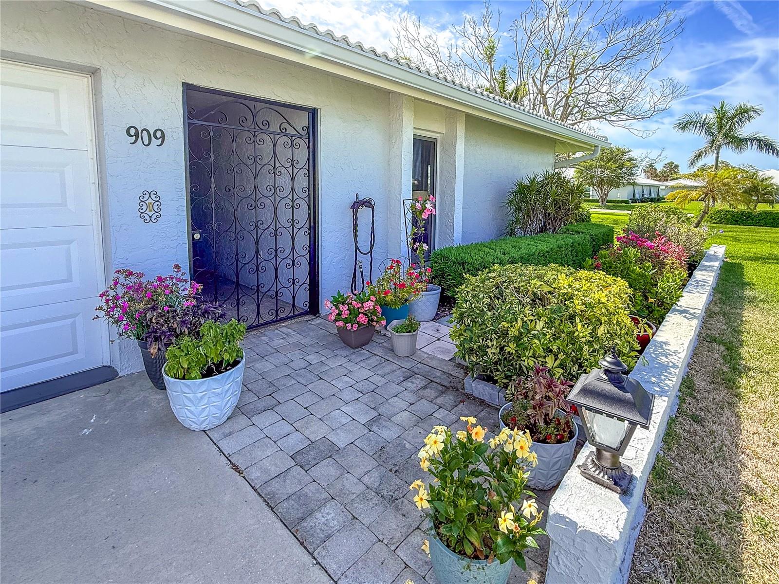 Image 3 of 42 For 909 68th Street W