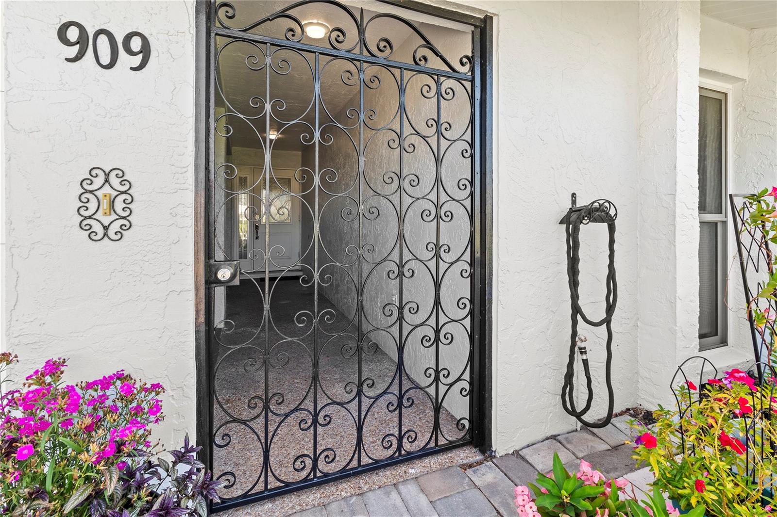 Image 4 of 42 For 909 68th Street W
