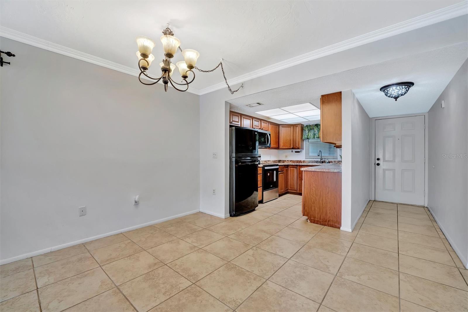 Image 6 of 34 For 7257 Cloister Drive 113