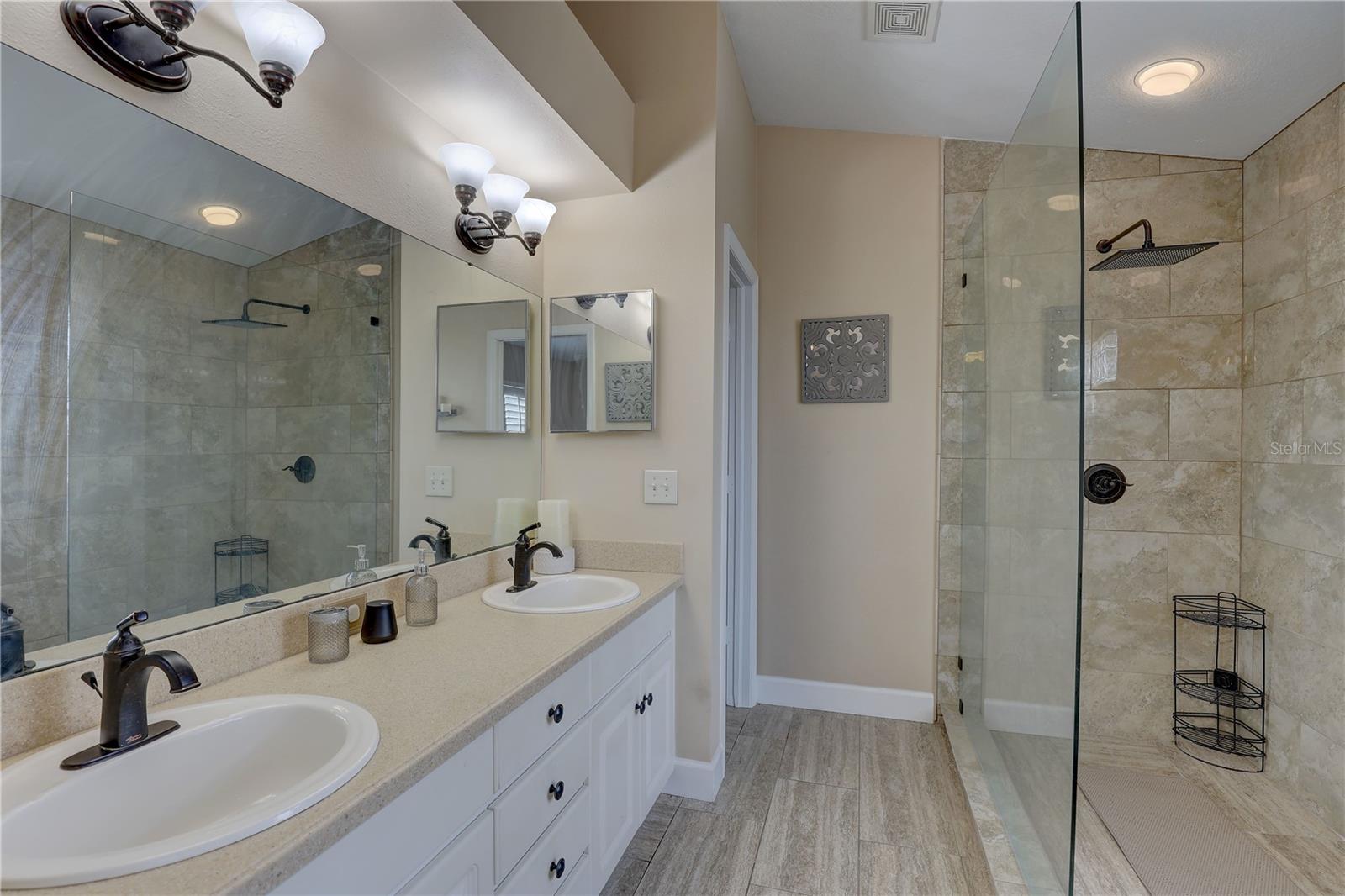 Image 26 of 40 For 12805 Raysbrook Drive