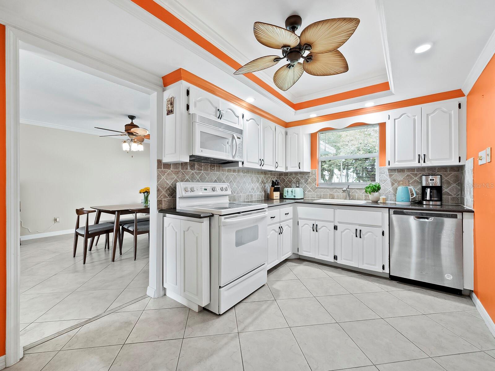 Image 18 of 44 For 565 Sutton Place