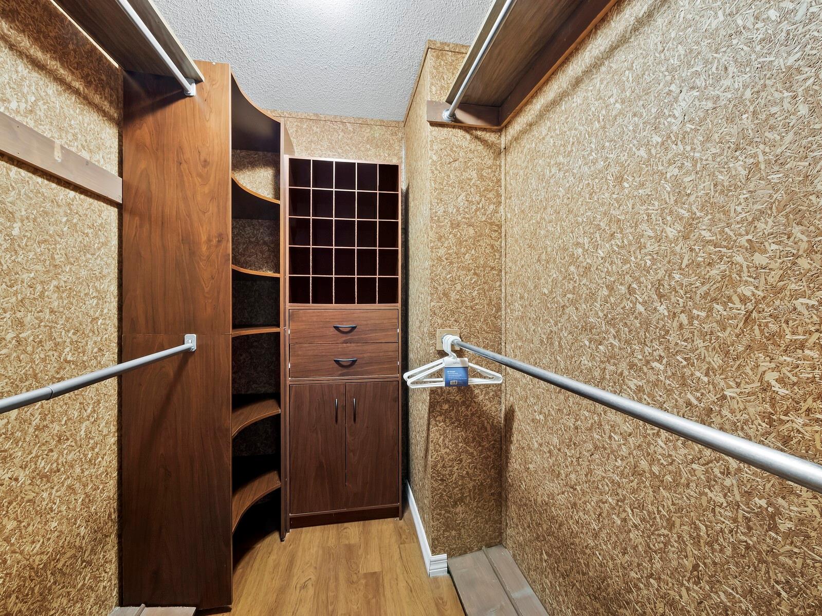 Image 22 of 44 For 565 Sutton Place