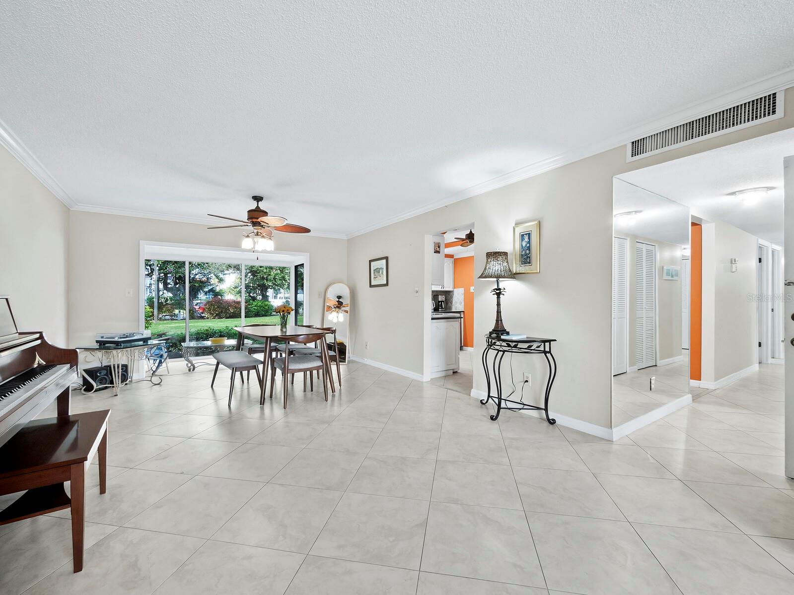 Image 8 of 44 For 565 Sutton Place