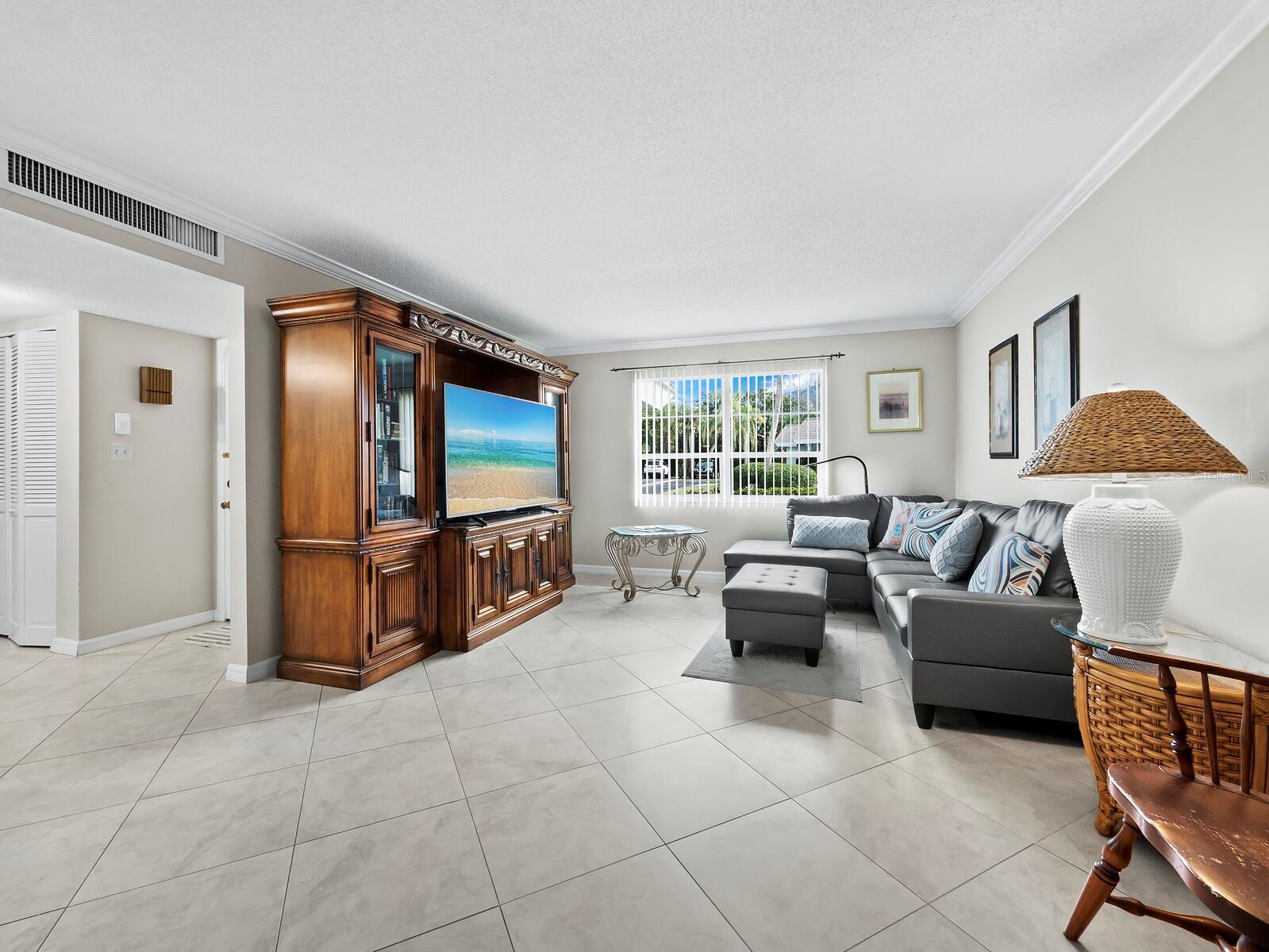 Image 9 of 44 For 565 Sutton Place