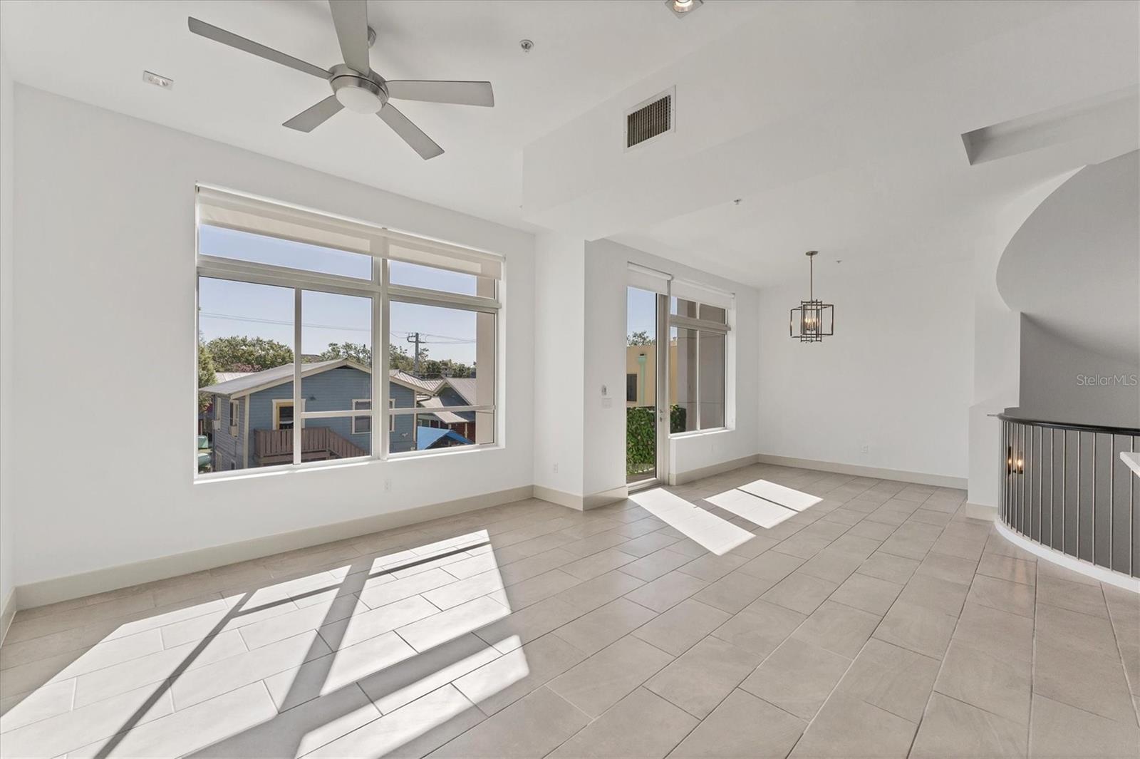 Image 6 of 37 For 219 Cosmopolitan Court