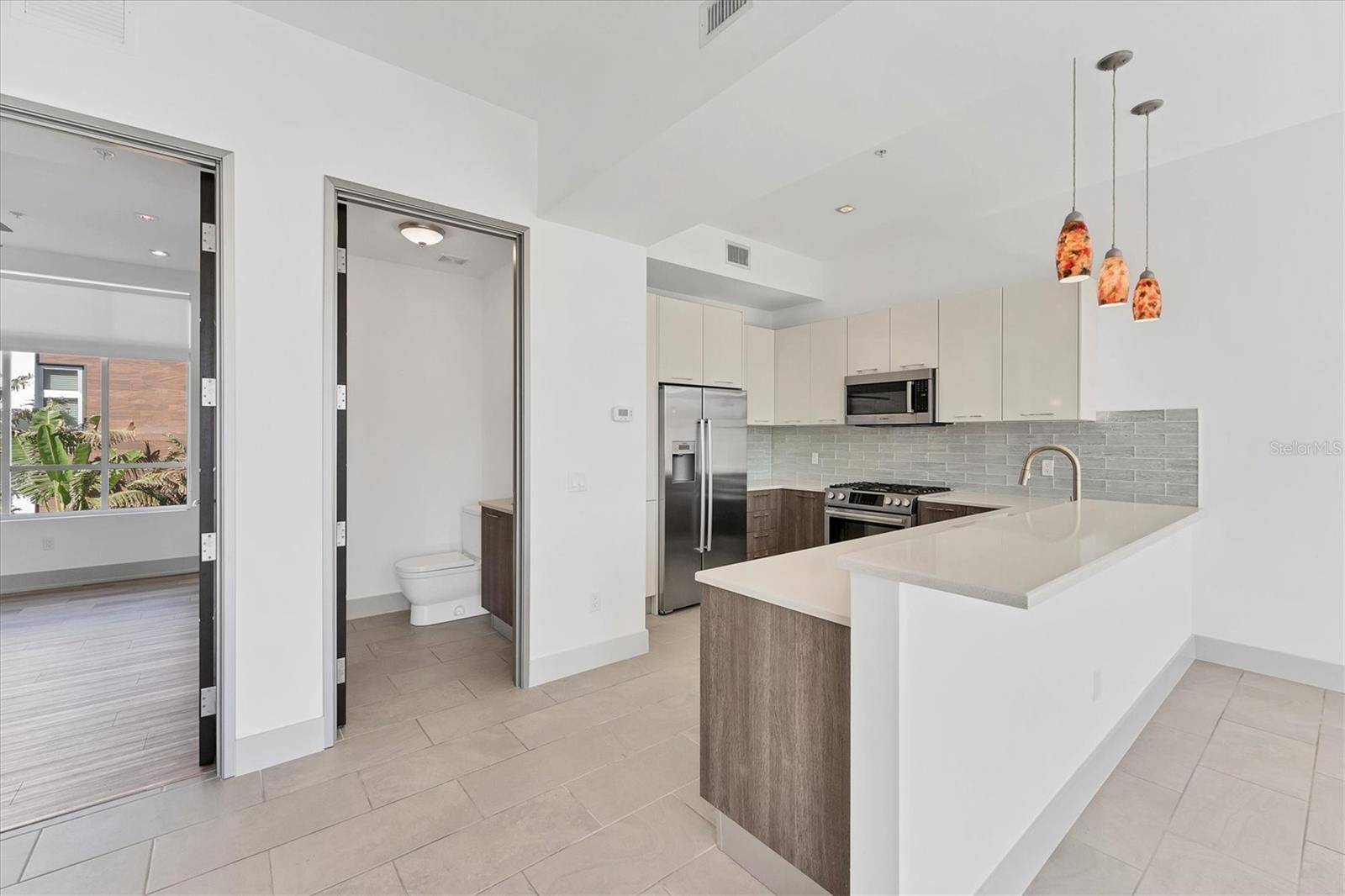 Image 9 of 37 For 219 Cosmopolitan Court