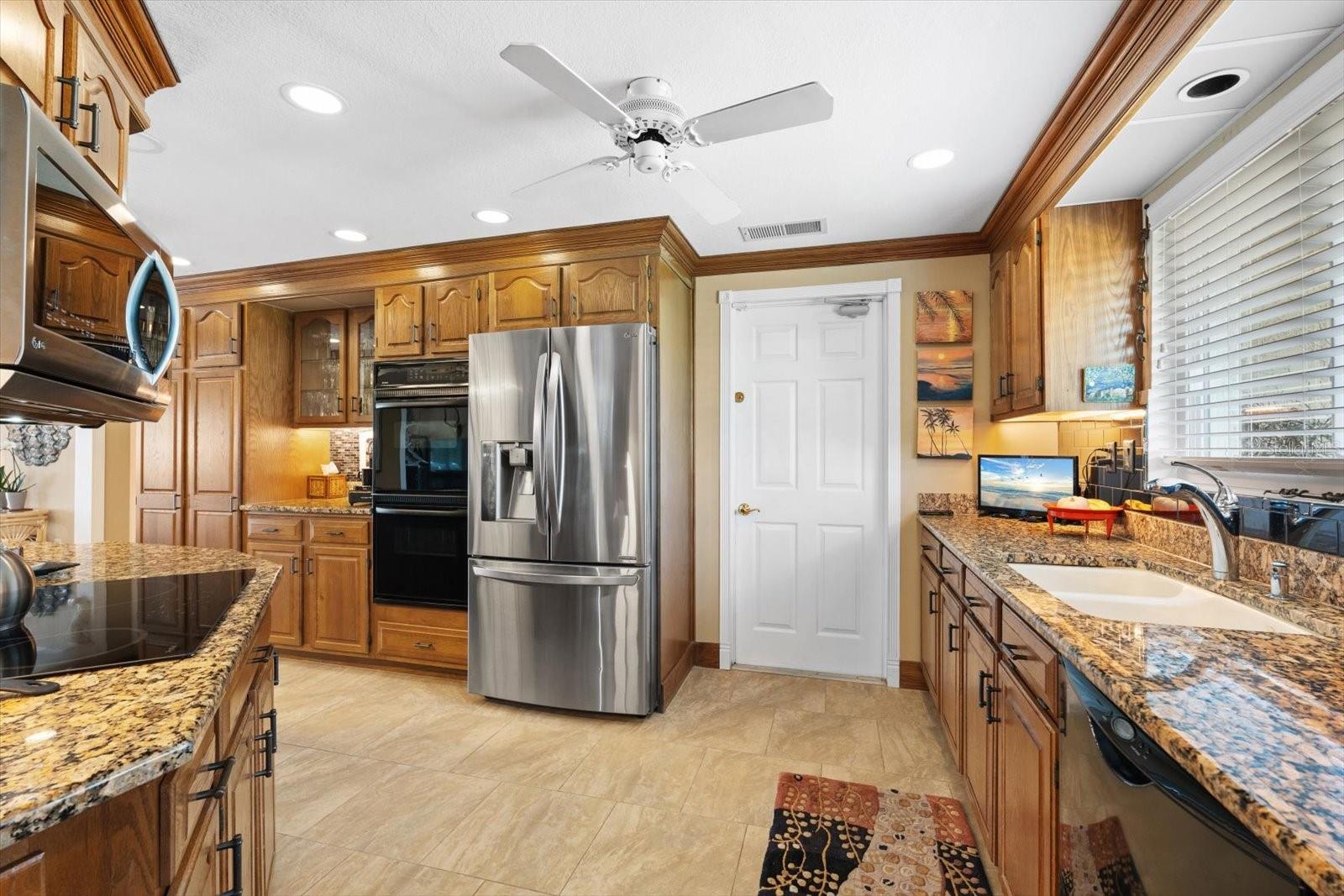 Image 15 of 51 For 10432 Sandpiper Road W