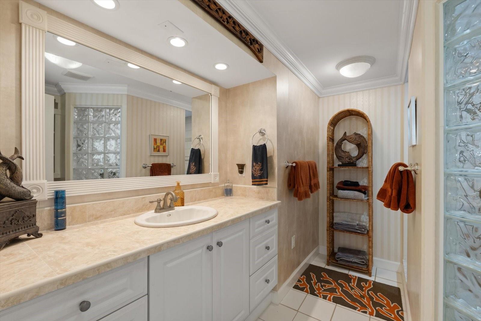 Image 18 of 51 For 10432 Sandpiper Road W