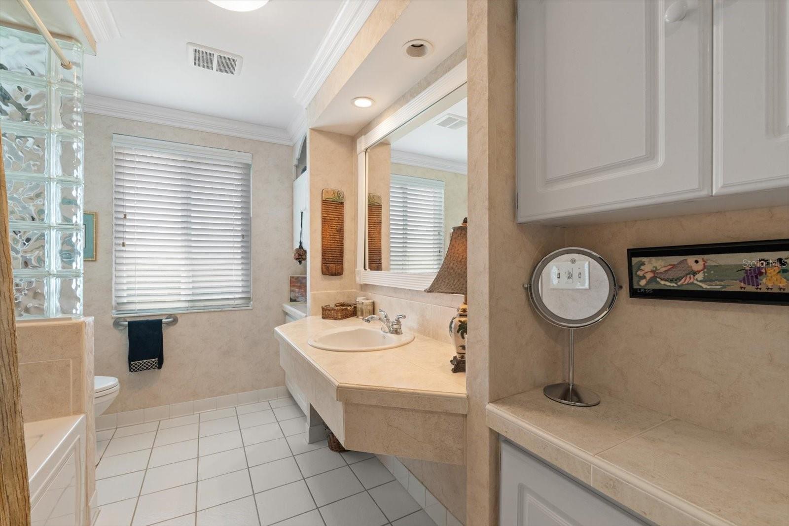 Image 21 of 51 For 10432 Sandpiper Road W