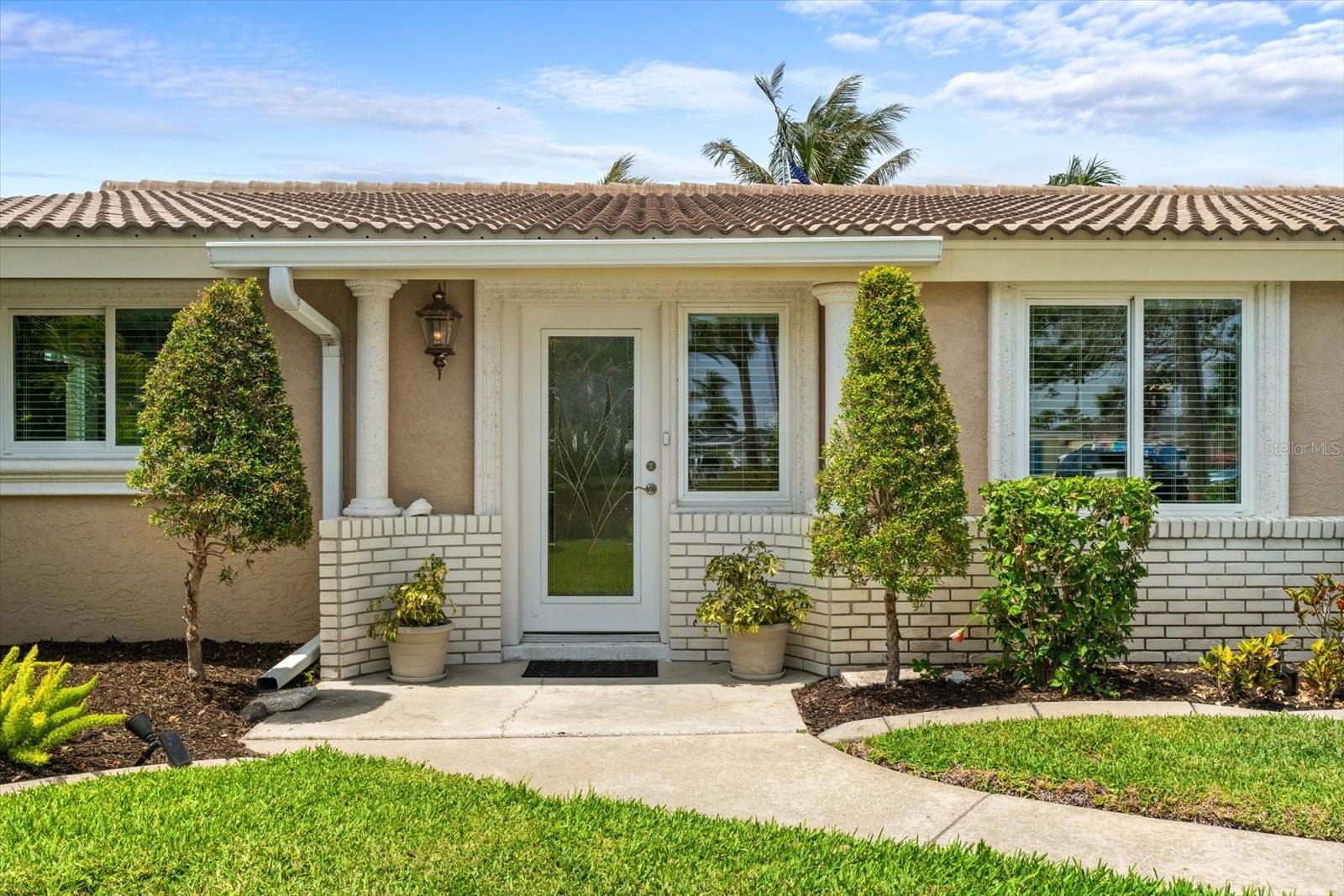 Image 3 of 51 For 10432 Sandpiper Road W