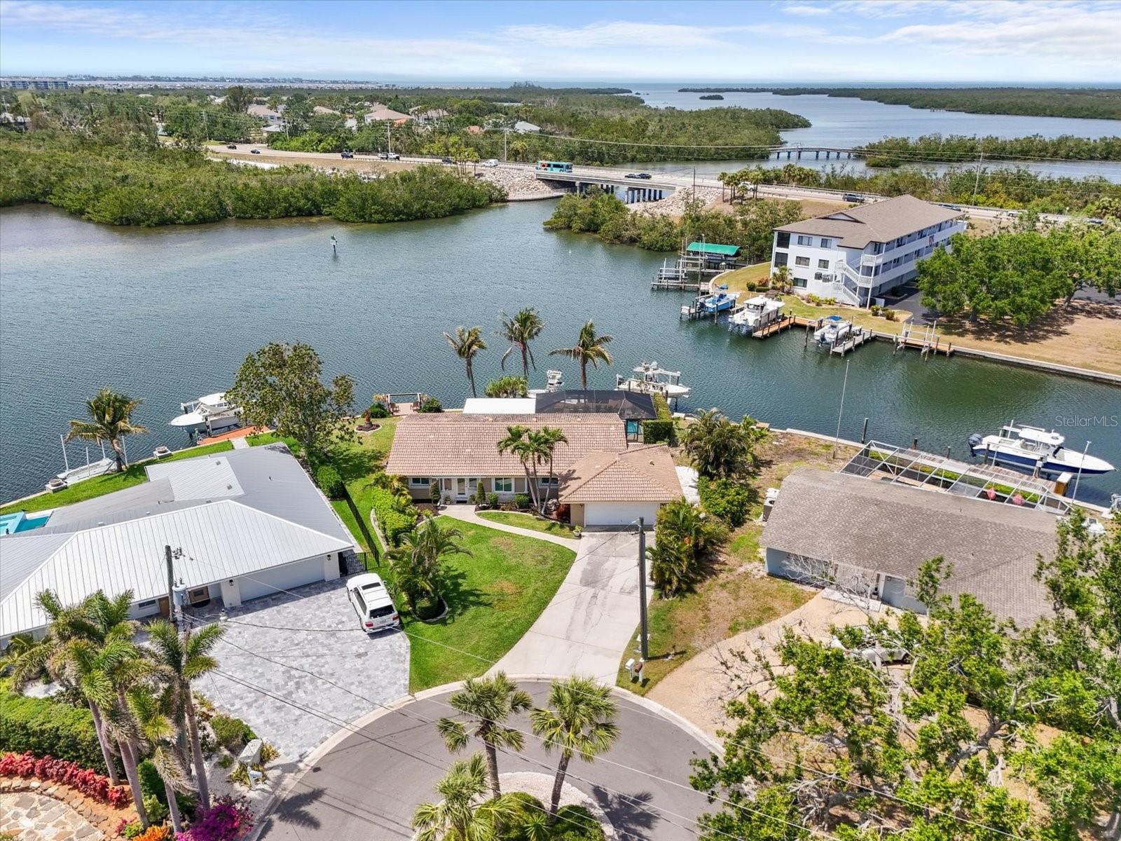 Image 38 of 51 For 10432 Sandpiper Road W