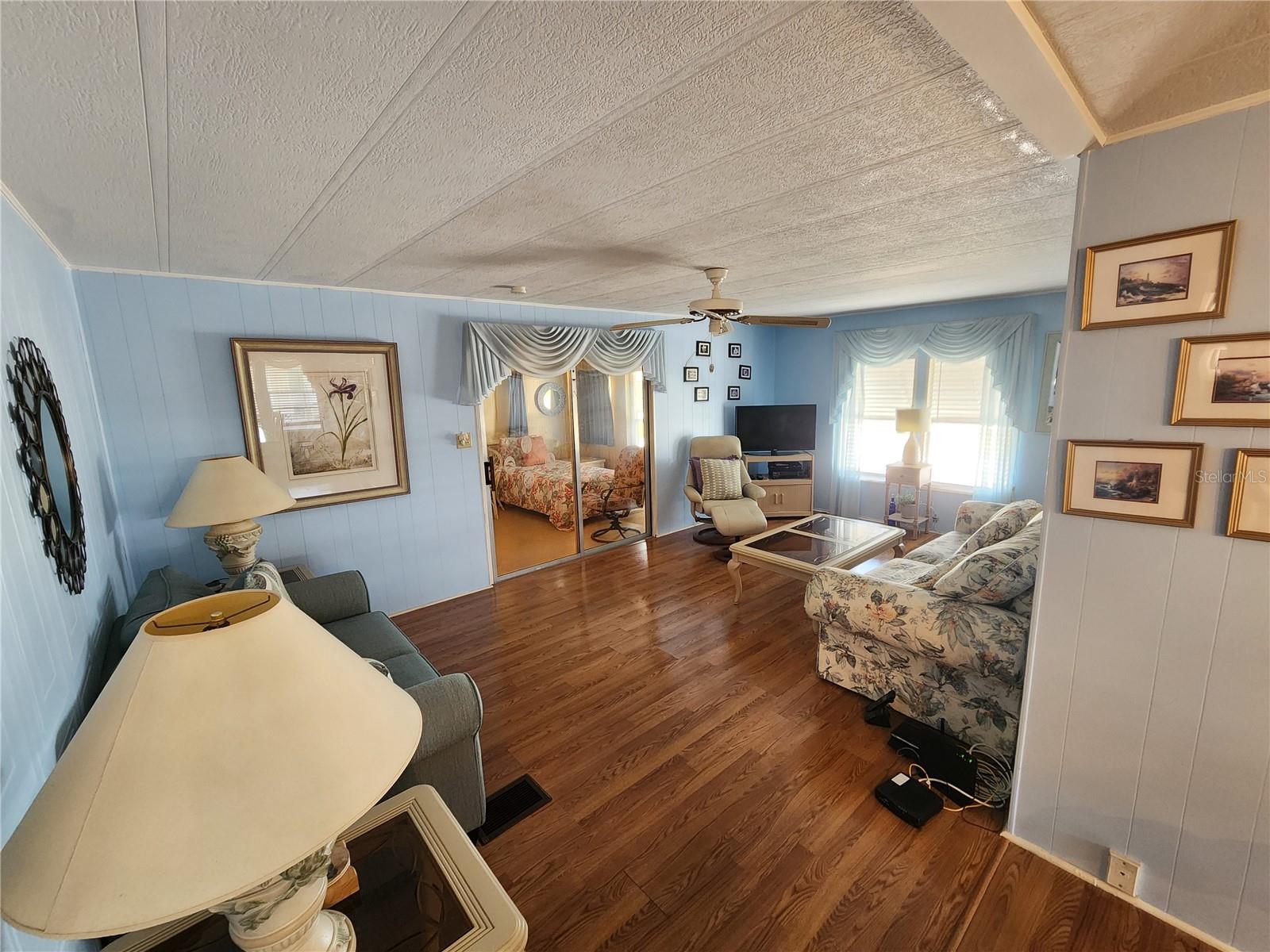 Image 11 of 39 For 808 53rd Avenue E 229