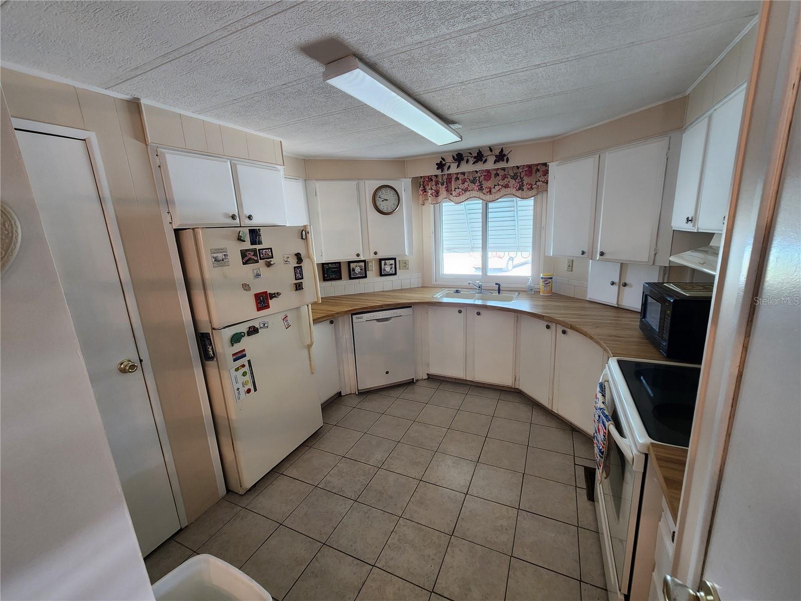 Image 4 of 39 For 808 53rd Avenue E 229
