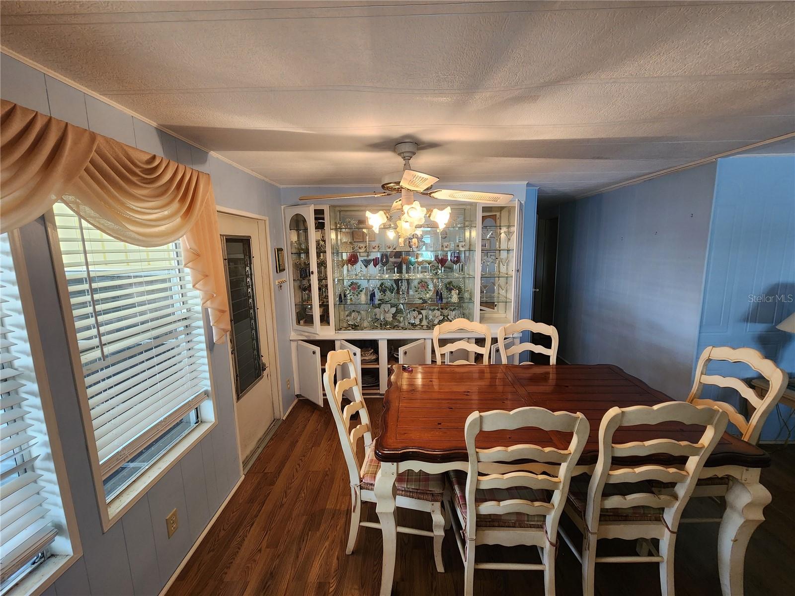 Image 8 of 39 For 808 53rd Avenue E 229
