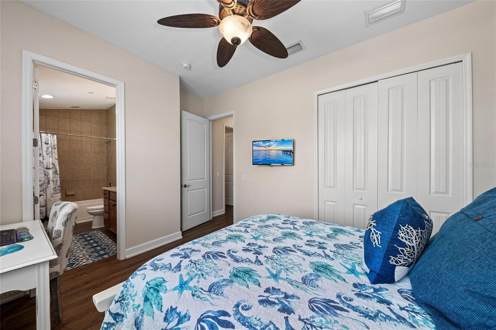 Image 39 of 100 For 241 Sapphire Lake Drive 201
