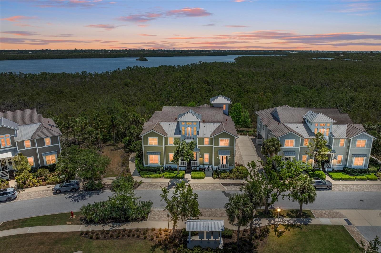 Image 4 of 100 For 241 Sapphire Lake Drive 201