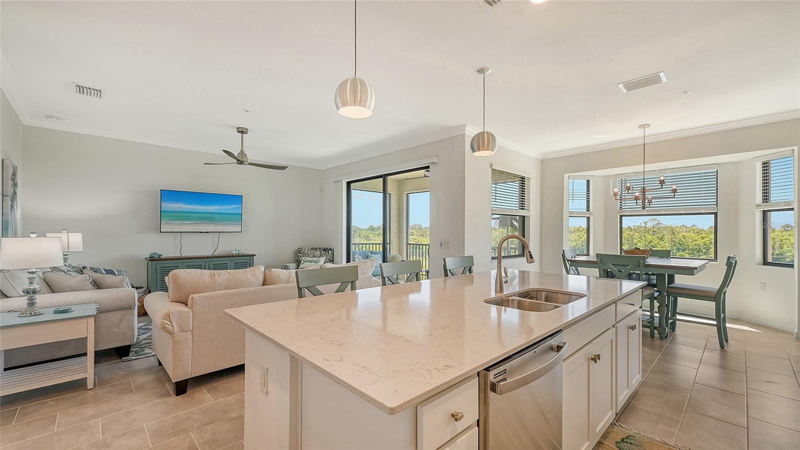 Image 16 of 72 For 17902 Gawthrop Drive 402