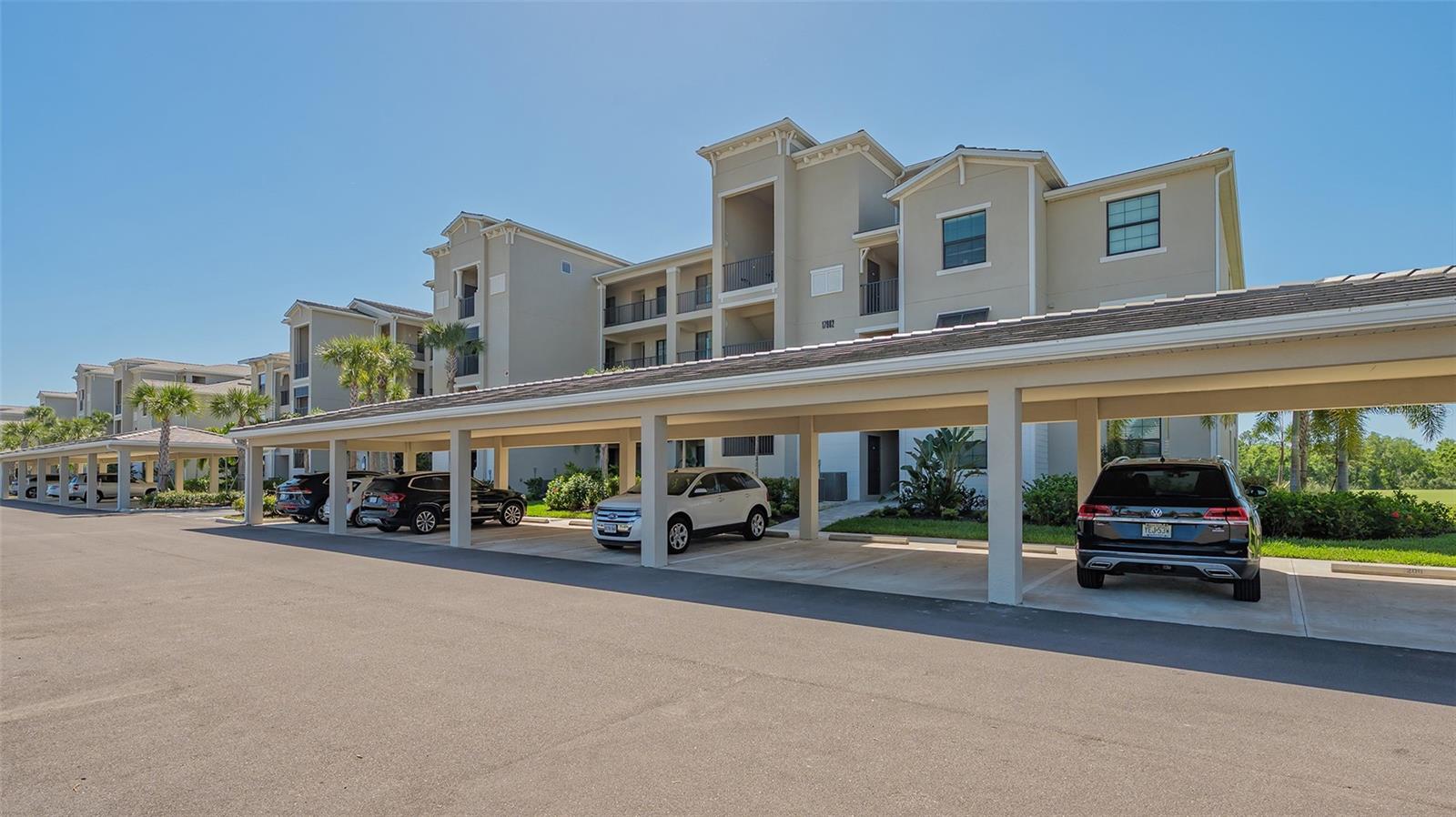 Image 32 of 72 For 17902 Gawthrop Drive 402