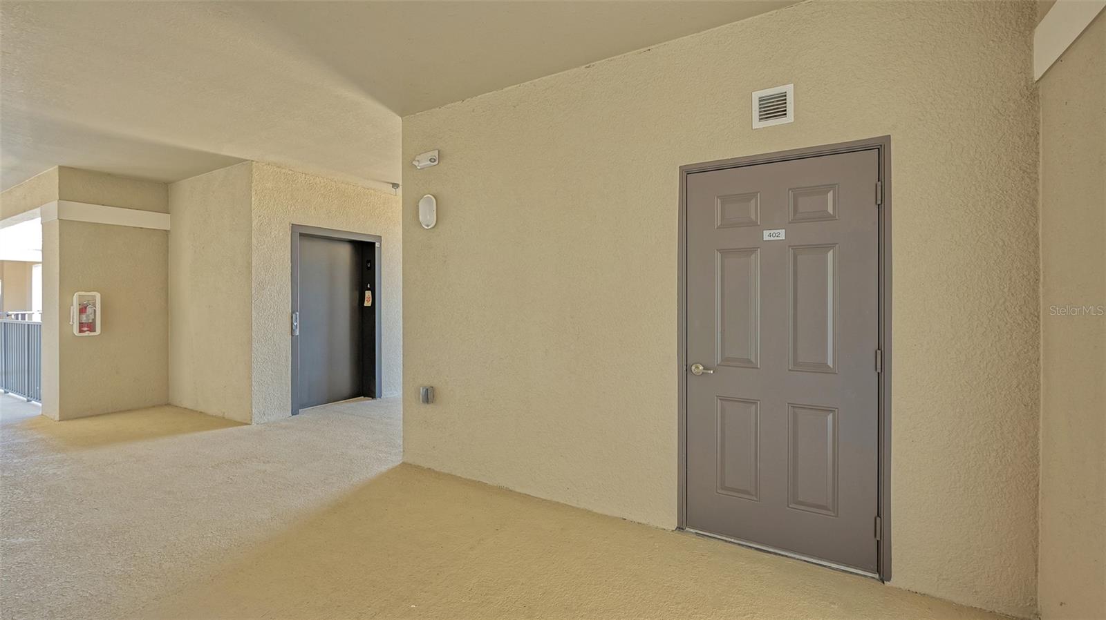 Image 33 of 72 For 17902 Gawthrop Drive 402