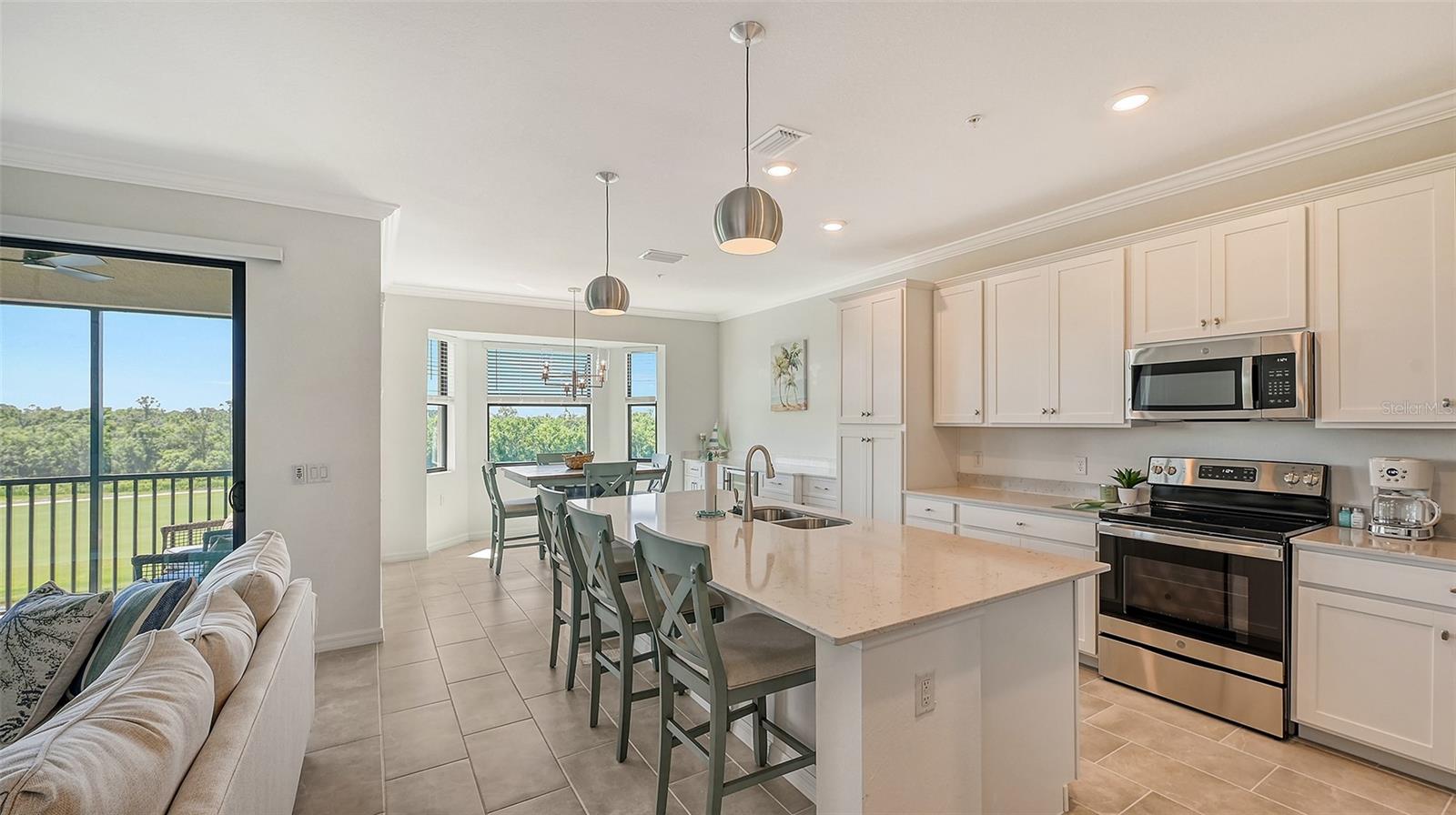 Image 4 of 72 For 17902 Gawthrop Drive 402