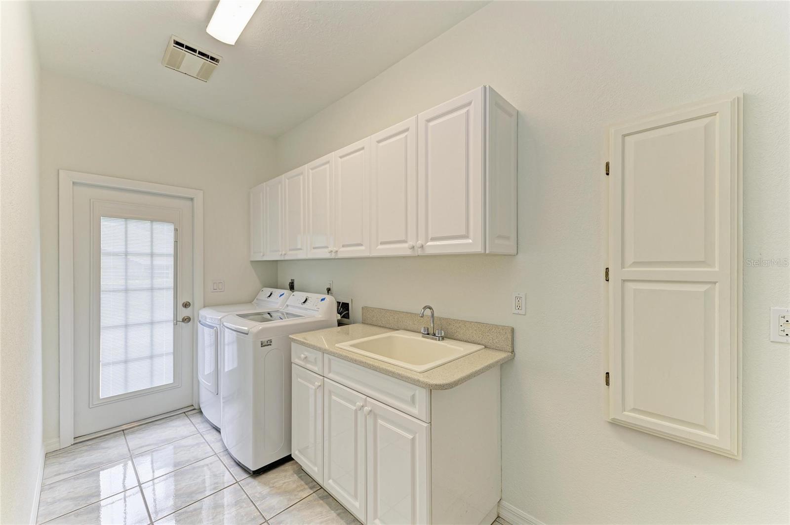 Image 37 of 53 For 5533 Ashley Parkway