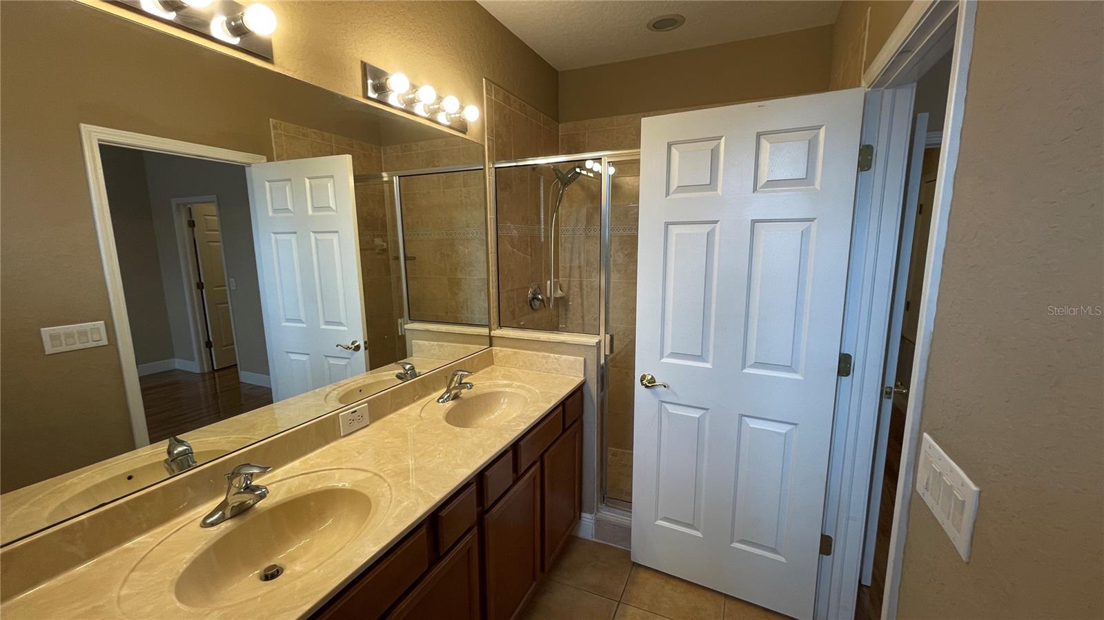 Image 15 of 30 For 1418 Summergate Drive