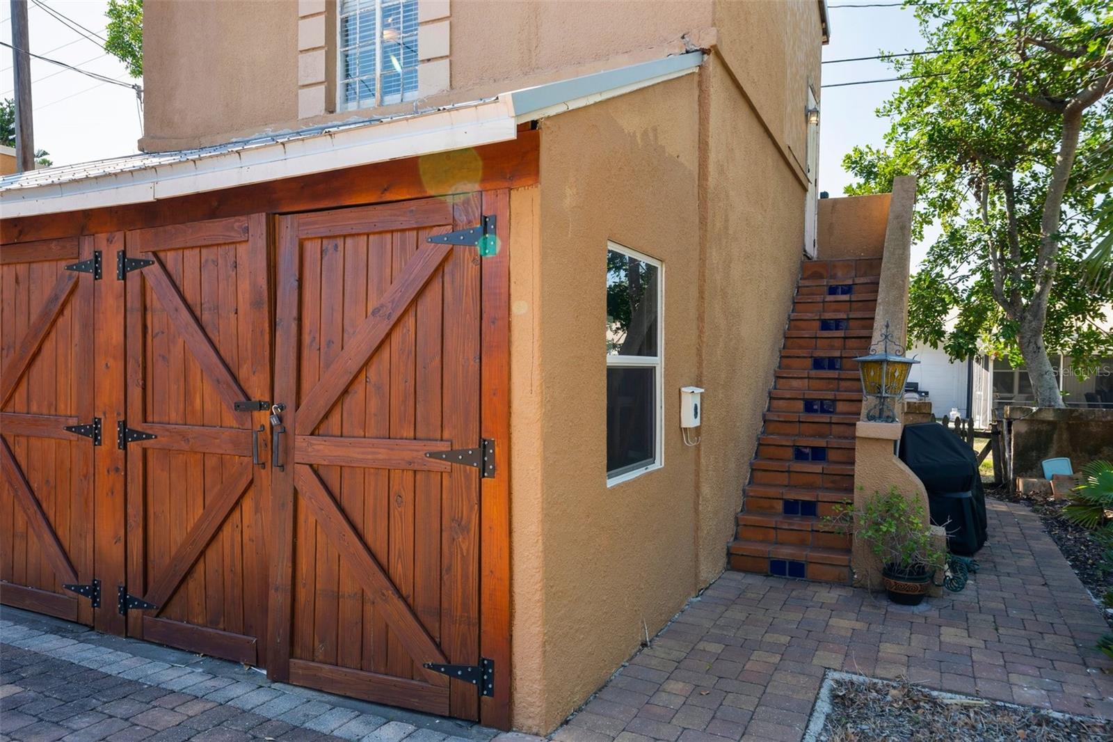 Image 15 of 21 For 344 Lantana Avenue N