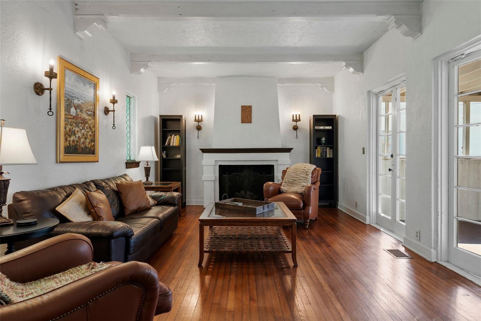 Image 4 of 21 For 344 Lantana Avenue N
