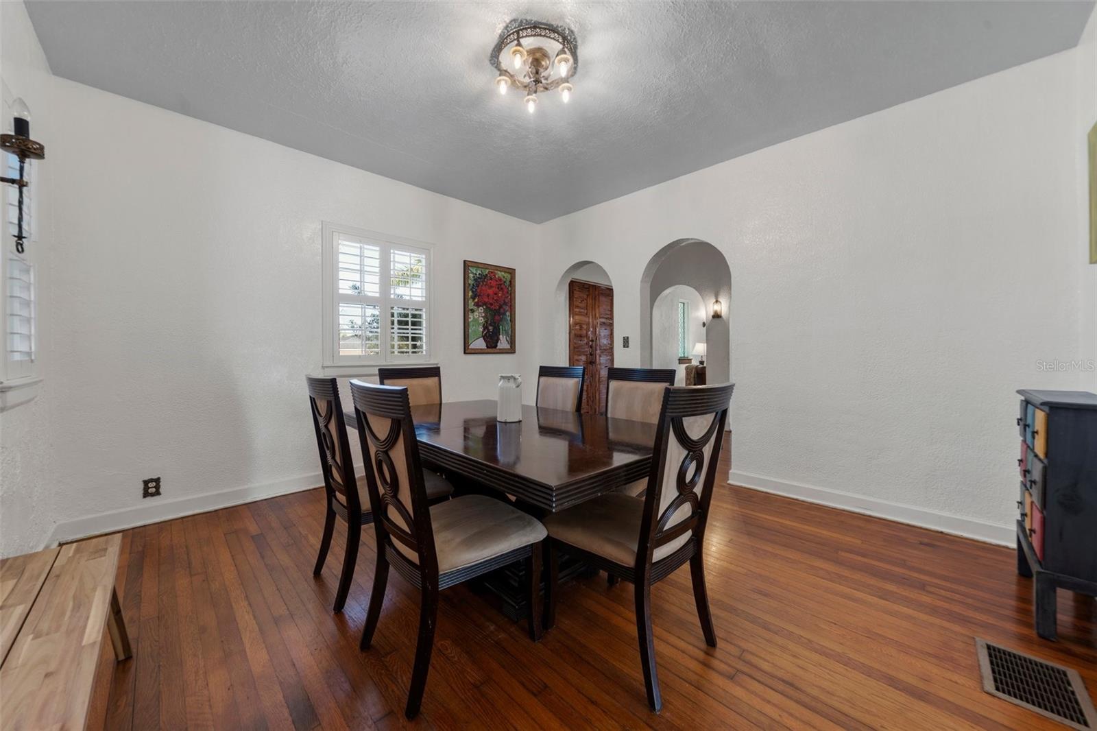 Image 5 of 21 For 344 Lantana Avenue N