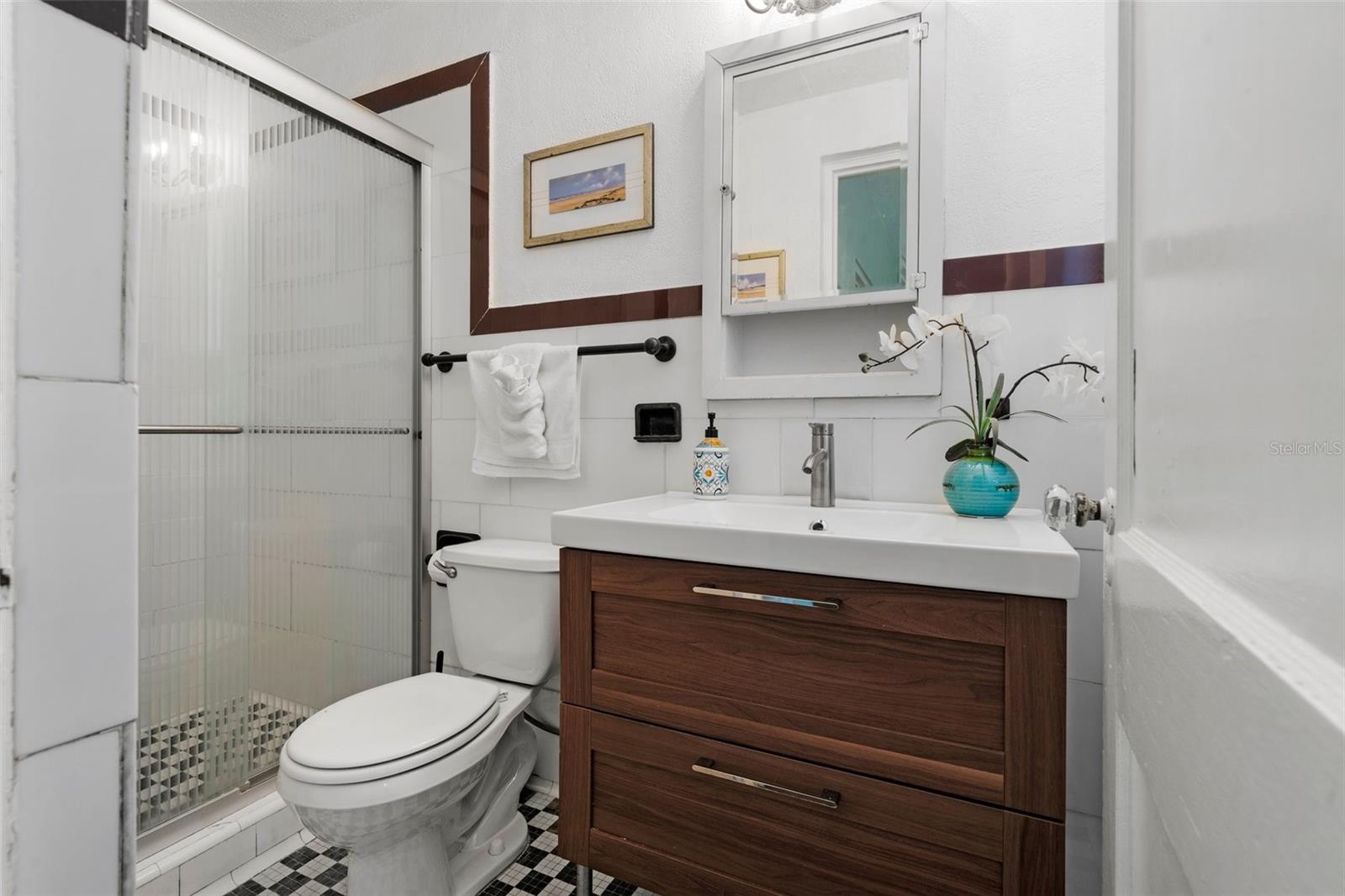 Image 8 of 21 For 344 Lantana Avenue N