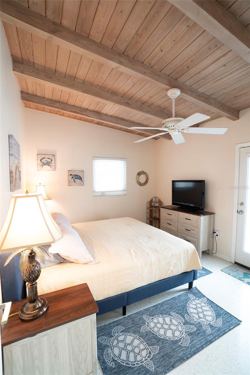 Image 30 of 38 For 817 Harbor Drive S
