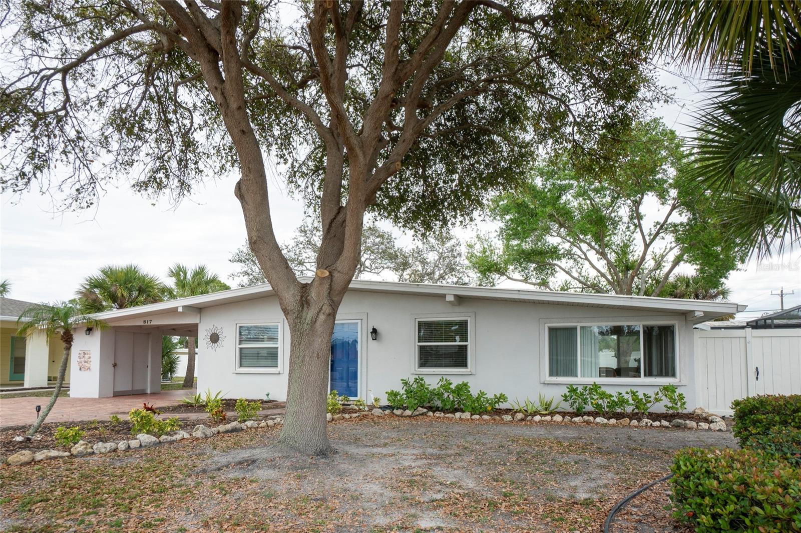Image 5 of 38 For 817 Harbor Drive S