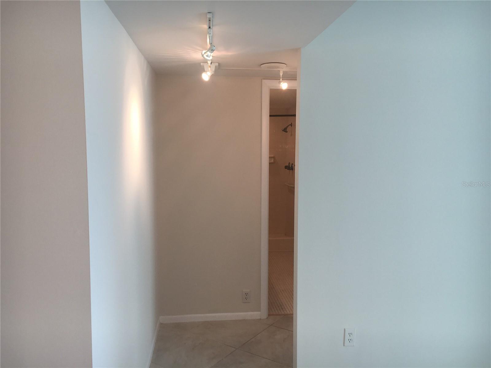 Image 14 of 44 For 1111 Gulfstream Avenue 16c
