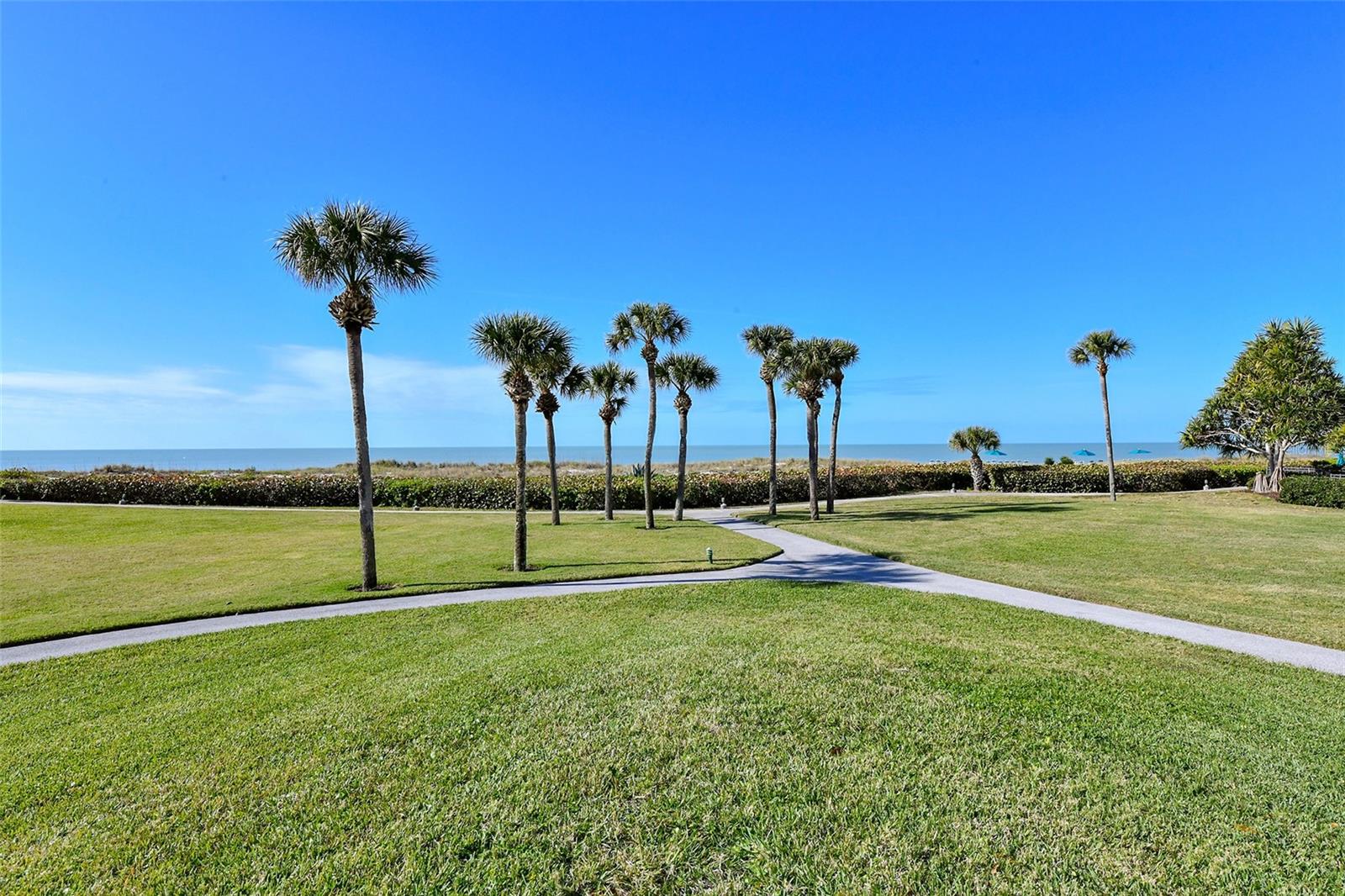 Image 33 of 85 For 1945 Gulf Of Mexico Drive M2-402