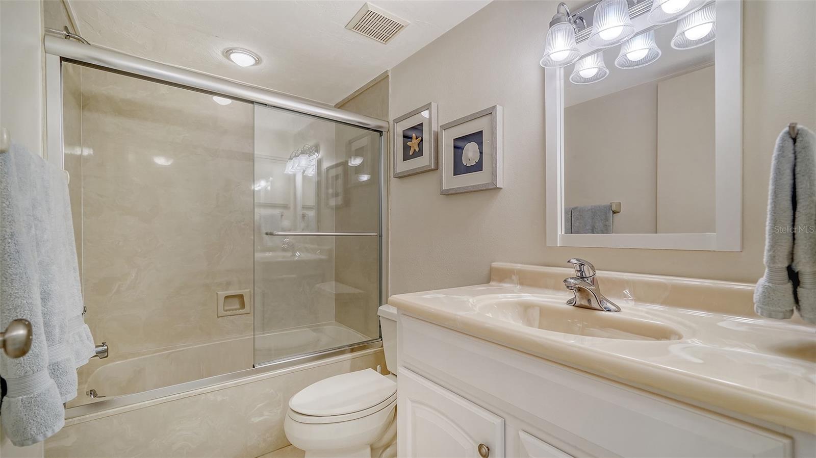 Image 15 of 37 For 5217 Wedgewood Lane 21