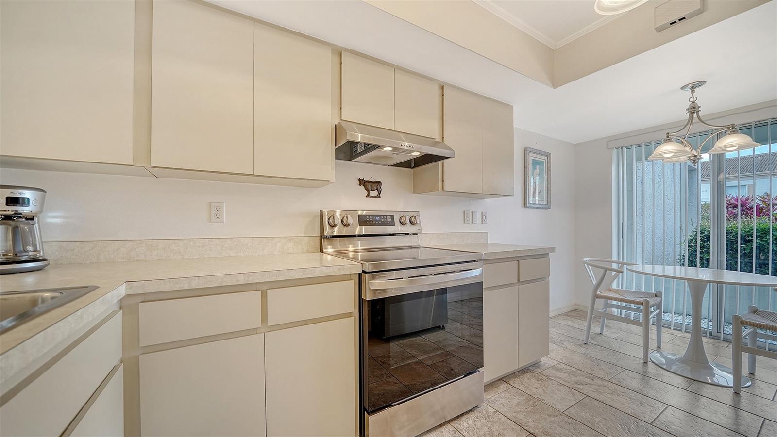 Image 9 of 37 For 5217 Wedgewood Lane 21