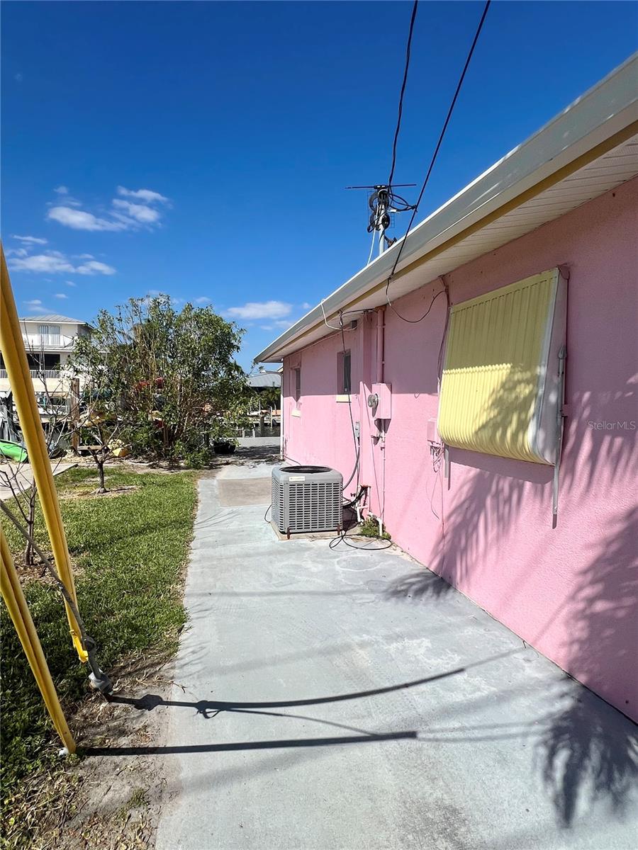 Image 30 of 43 For 11476 May Street