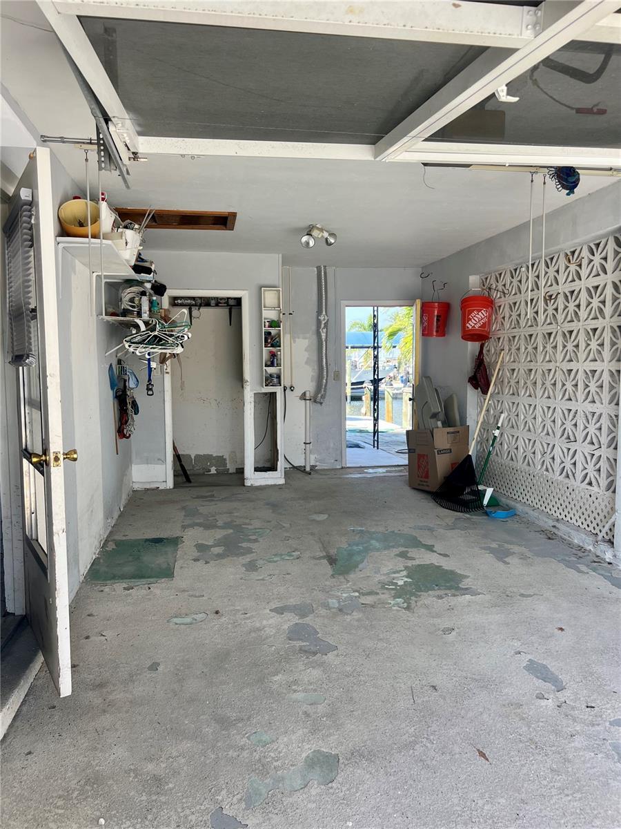 Image 34 of 43 For 11476 May Street