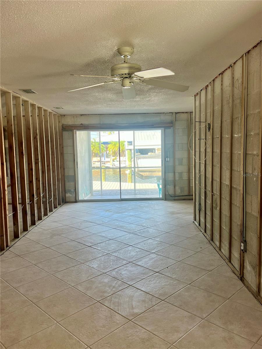 Image 36 of 43 For 11476 May Street