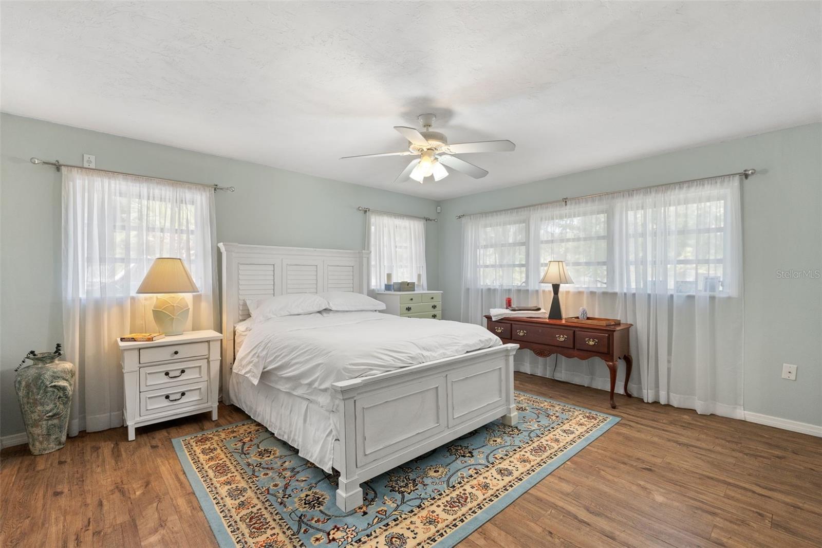 Image 21 of 55 For 2910 49th Street
