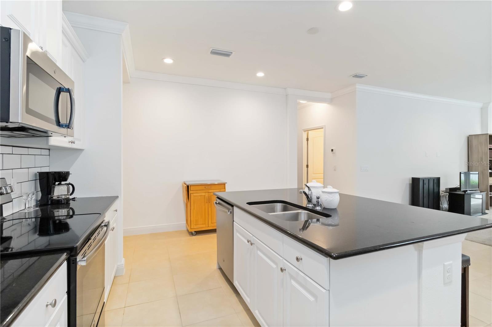 Image 13 of 42 For 7526 Ridgelake Circle
