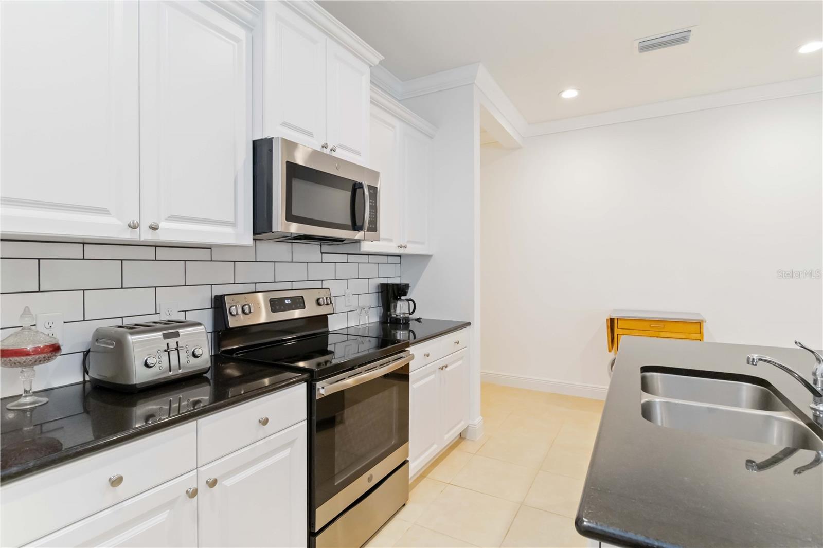Image 16 of 42 For 7526 Ridgelake Circle