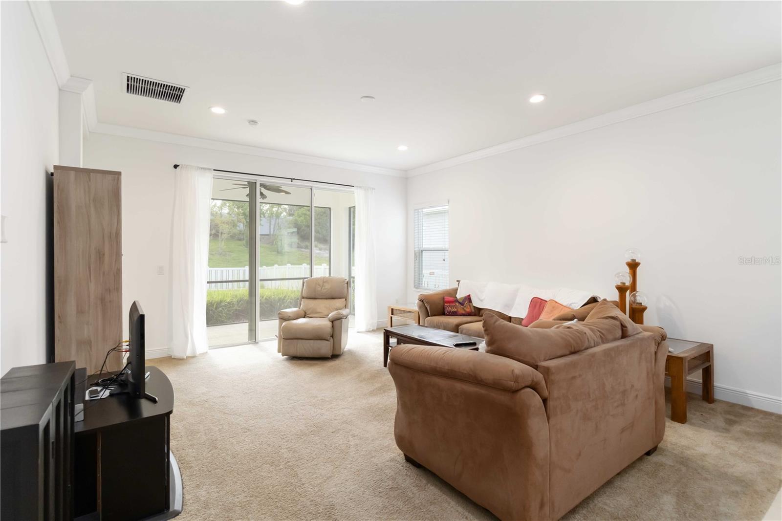 Image 4 of 42 For 7526 Ridgelake Circle
