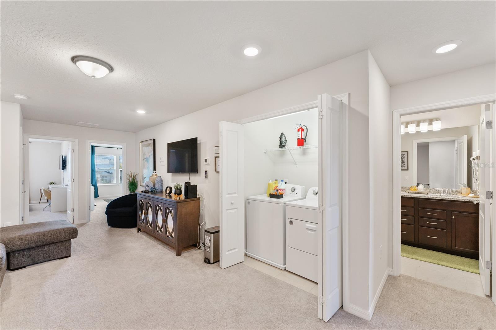 Image 17 of 37 For 921 Paradise Drive